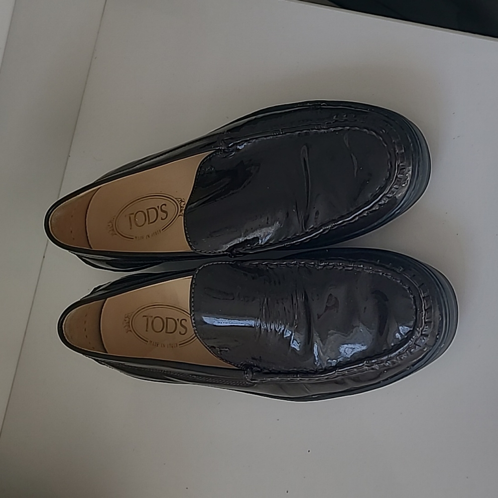 Tods patent leather loafer